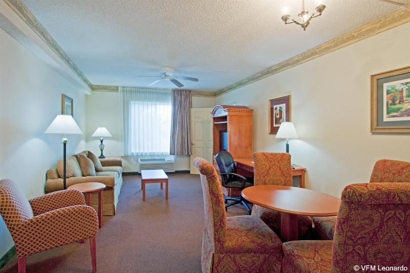 Holiday Inn Express Hotel & Suites Gainesville By Ihg Eksteriør billede
